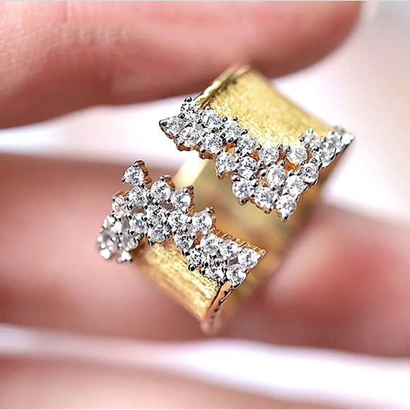 18K GOLD-PLATED SPARKLE ALLURE CZ CRYSTAL CUFF RING (ADJUSTABLE) - Picture 9 of 9